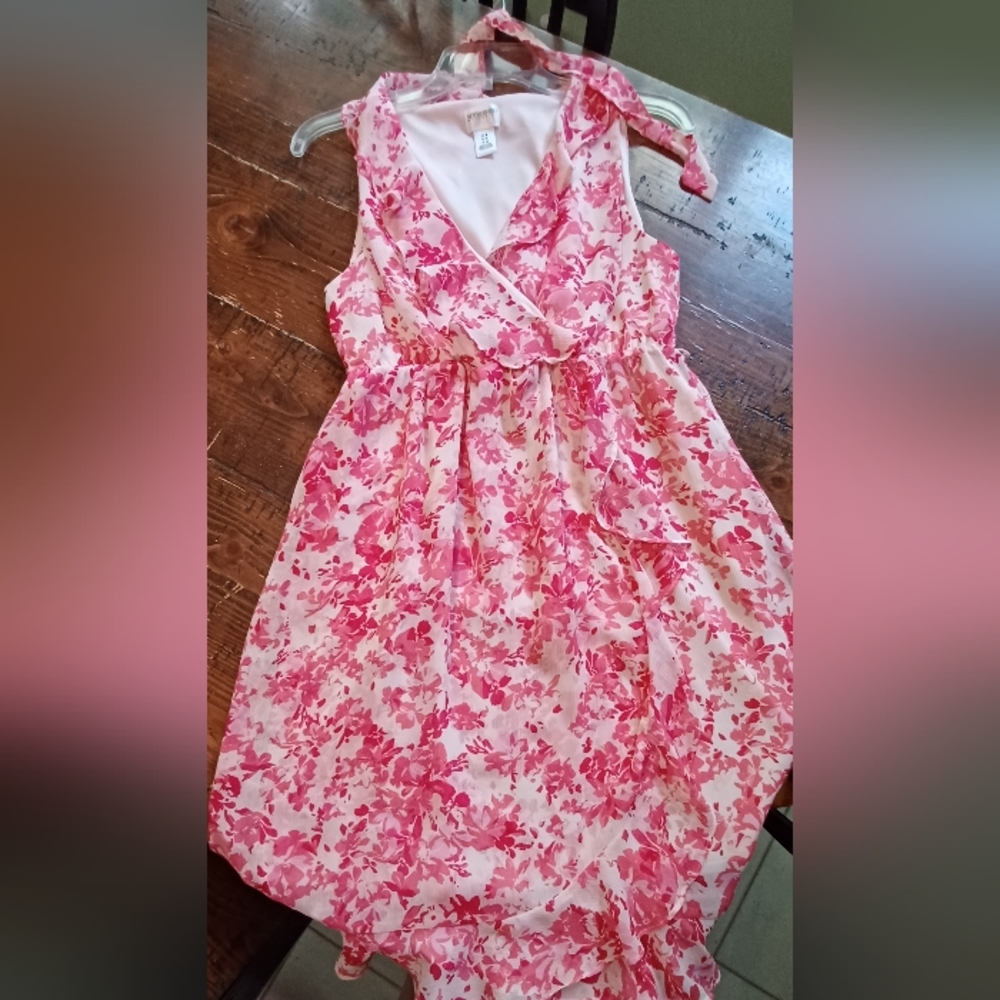 Beautiful spring maternity dress